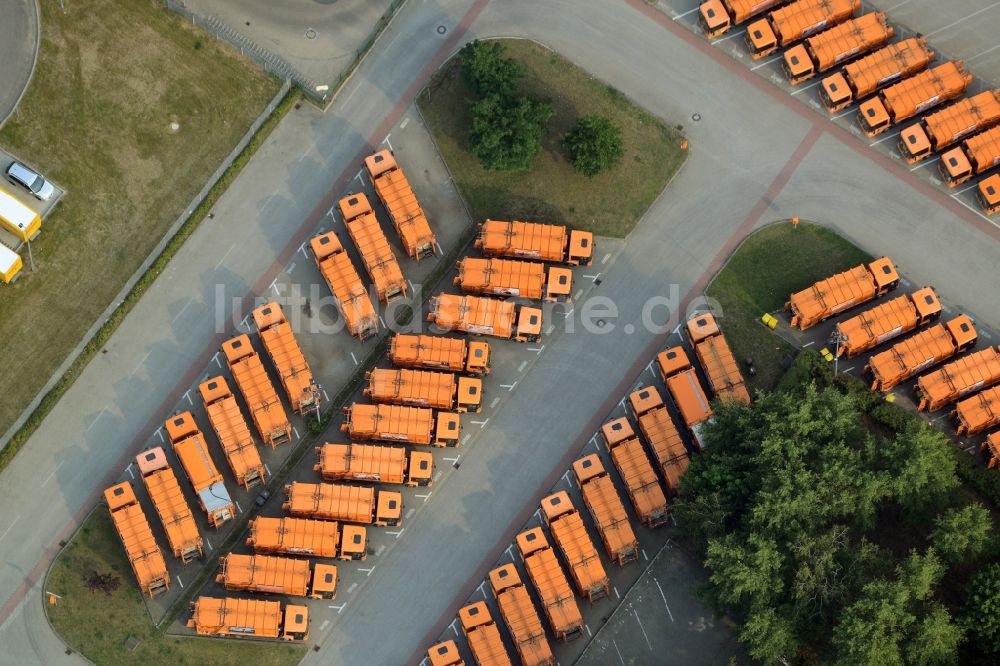 Berlin aus der Vogelperspektive: Betriebshof der BSR Berliner Stadtreinigungsbetriebe im Stadtteil Britz in Berlin