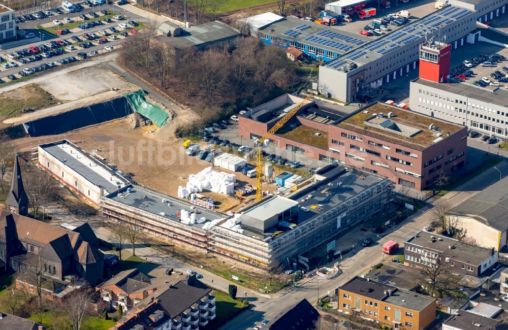 Essen von oben - Betriebshof und Feuerwache der Feuerwehr mit Baustelle zu einem Erweiterungsbau am Barbarakirchgang in Essen im Bundesland Nordrhein-Westfalen