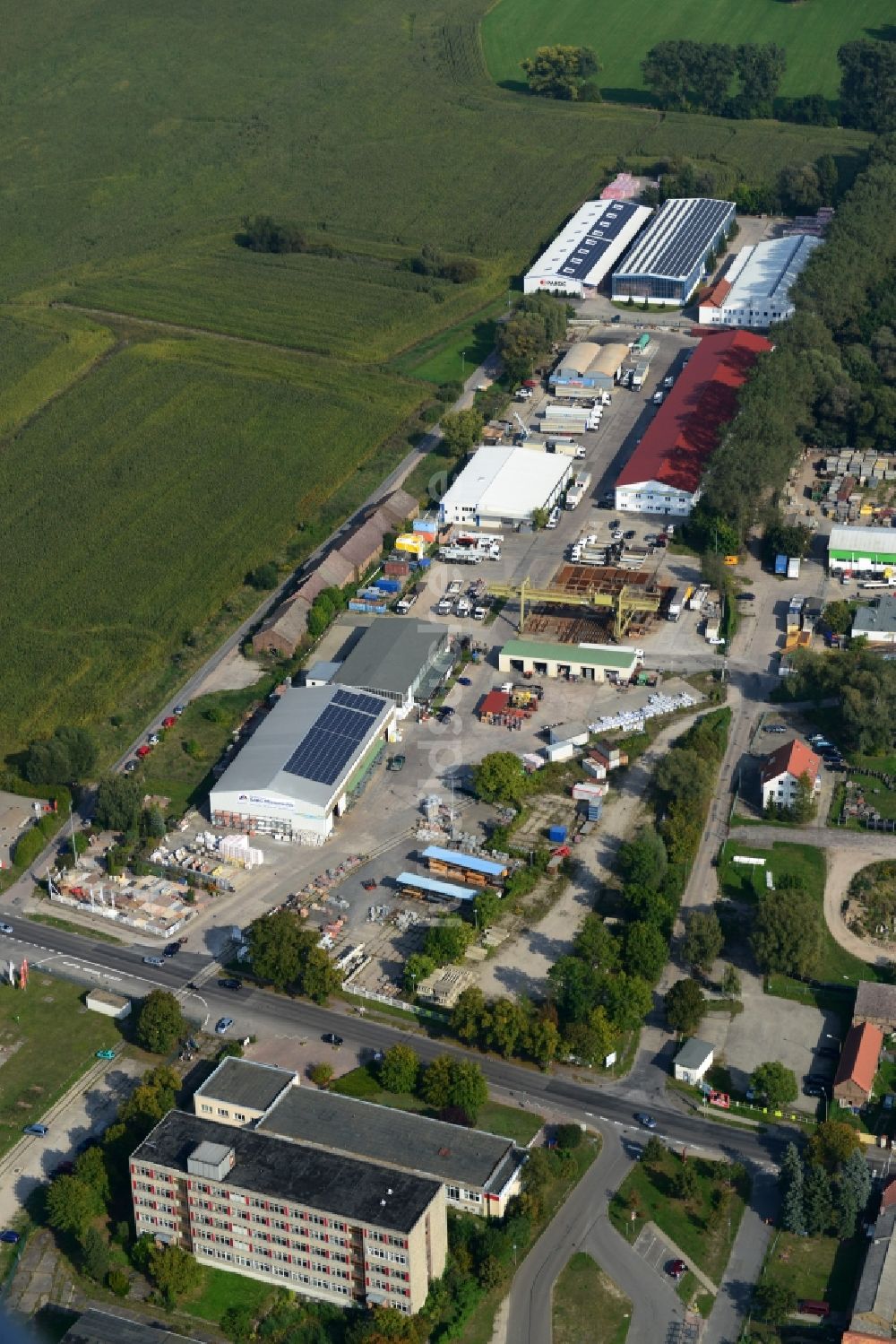 Mittenwalde aus der Vogelperspektive: Betriebshof mit Firmensitz der GAAC Commerz GmbH im Gewerbegebiet Mittenwalde im Bundesland Brandenburg