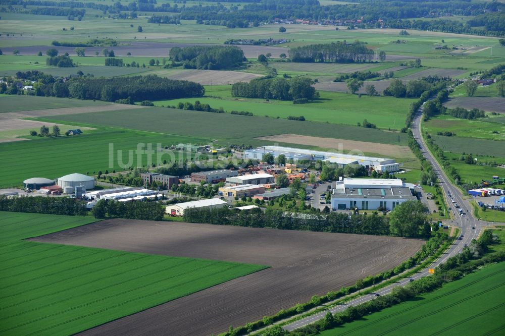 Osterburg aus der Vogelperspektive: Betriebshof der Ost Bau GmbH GmbH Am Schaugraben in Osterburg in der Altmark im Bundesland Sachsen-Anhalt