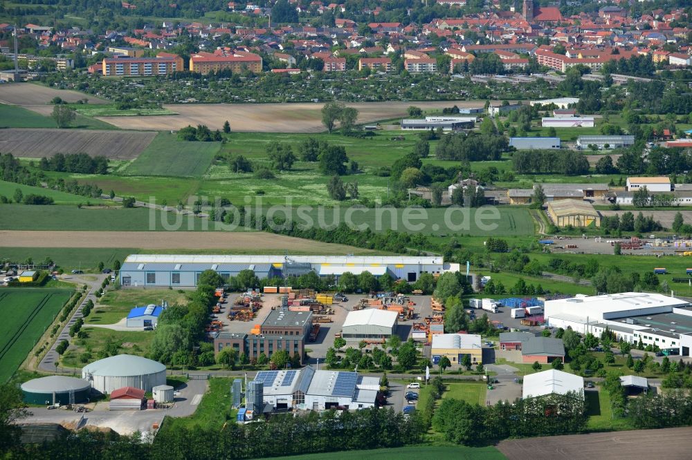 Osterburg aus der Vogelperspektive: Betriebshof der Ost Bau GmbH GmbH Am Schaugraben in Osterburg in der Altmark im Bundesland Sachsen-Anhalt