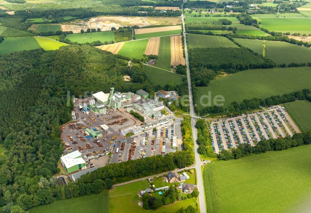 Bottrop von oben - Betriebshof der RAG Deutsche Steinkohle an der Straße Alter Postweg in Bottrop im Bundesland Nordrhein-Westfalen