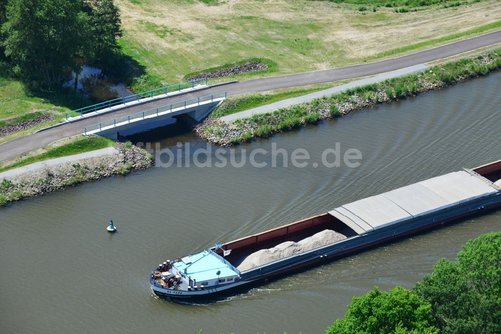 Genthin aus der Vogelperspektive: Betriebswegbrücke über den Fiener Hauptvorfluter bei Genthin im Bundesland Sachsen-Anhalt