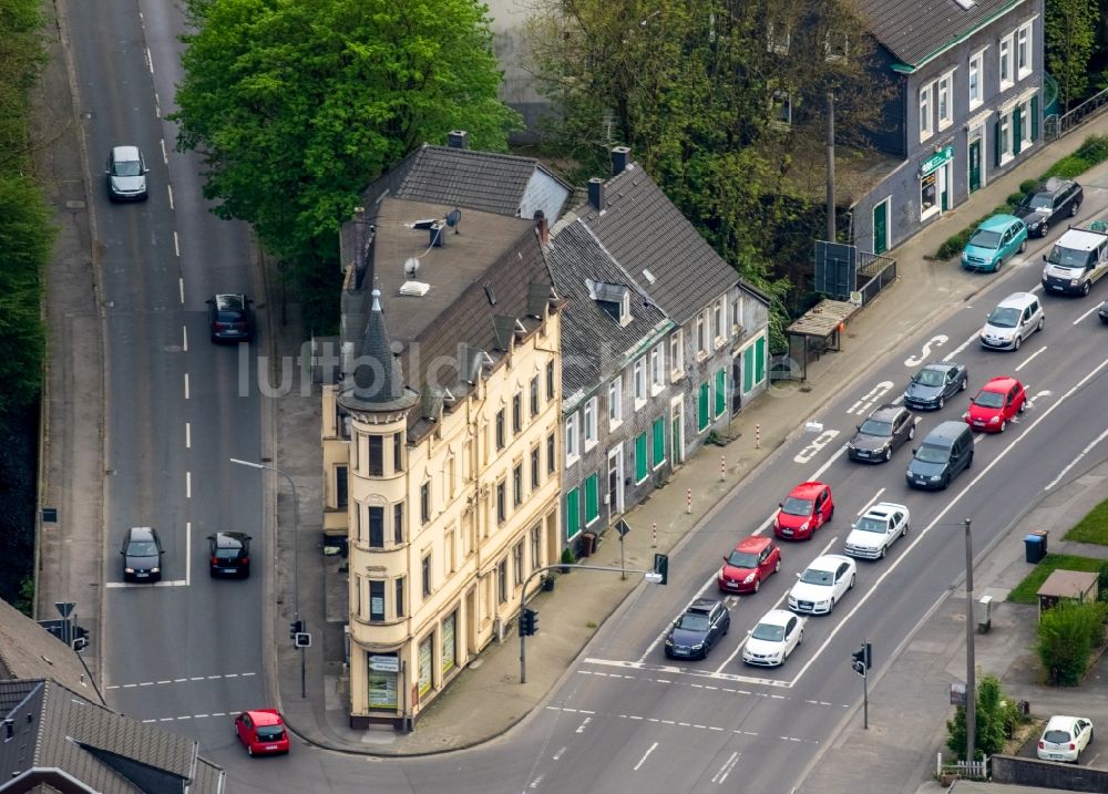 Luftaufnahme Ennepetal - Bügeleisenhaus im Wohngebiet einer Mehrfamilienhaussiedlung in Ennepetal im Bundesland Nordrhein-Westfalen