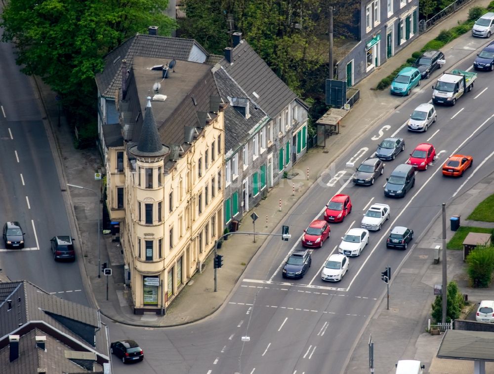 Luftaufnahme Ennepetal - Bügeleisenhaus im Wohngebiet einer Mehrfamilienhaussiedlung in Ennepetal im Bundesland Nordrhein-Westfalen