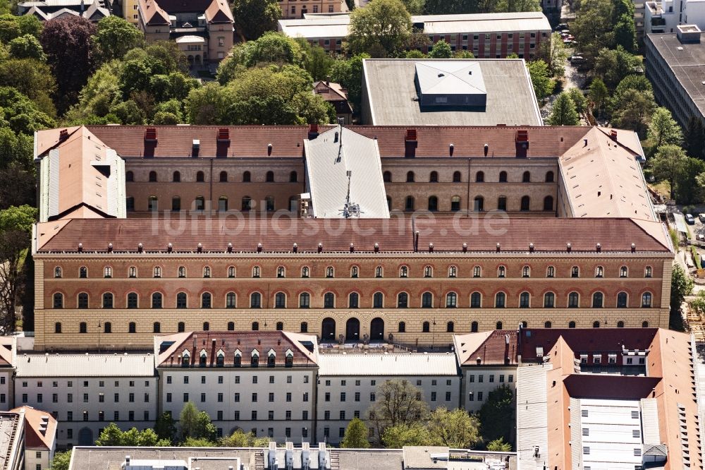 München von oben - Bibliotheks- Gebäude der Bayerischen Staatsbibliothek in München im Bundesland Bayern, Deutschland