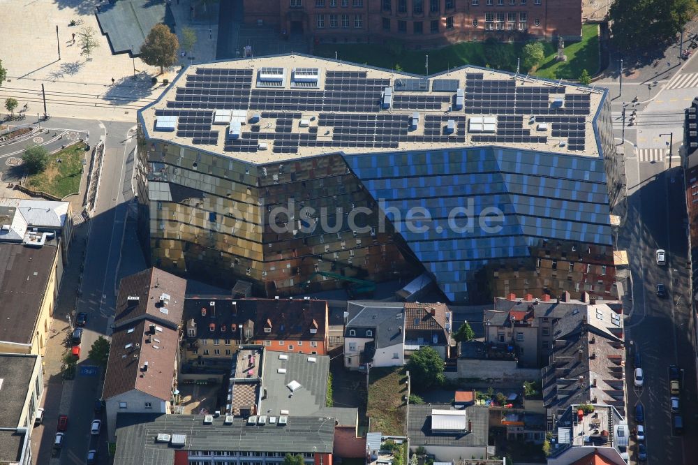 Luftbild Freiburg im Breisgau - Bibliotheks- Gebäude der Universitätsbibliothek in Freiburg im Breisgau im Bundesland Baden-Württemberg, Deutschland