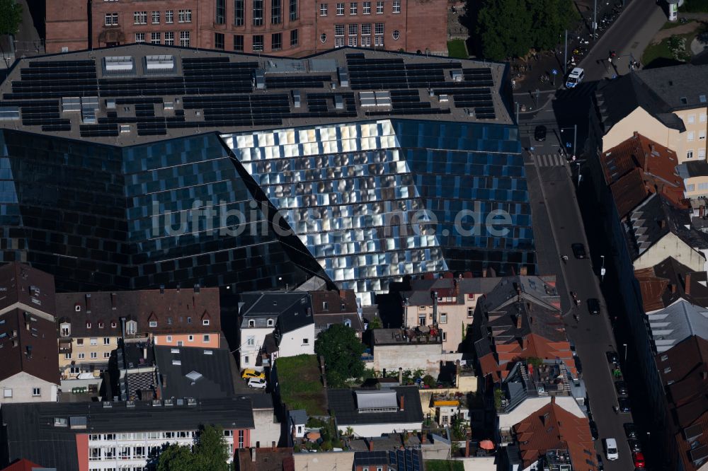 Luftbild Freiburg im Breisgau - Bibliotheks- Gebäude der Universitätsbibliothek in Freiburg im Breisgau im Bundesland Baden-Württemberg, Deutschland