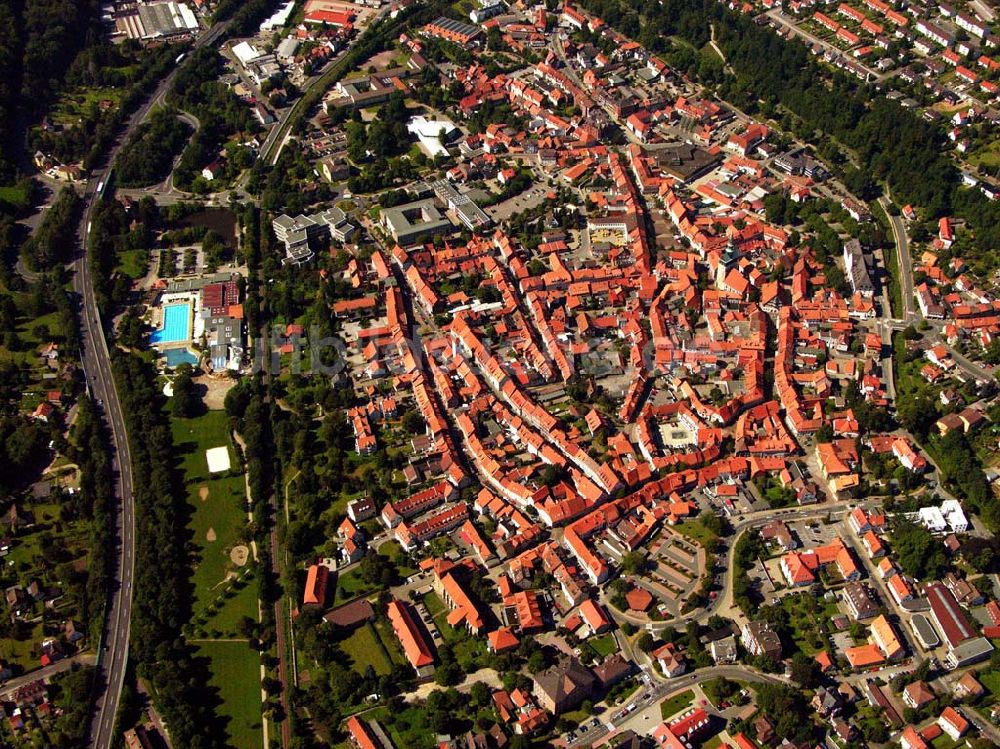 Osterode von oben - Bick auf Osterode, die St. Aegedien Kirche, Schwimmstr. und deren Umgebung