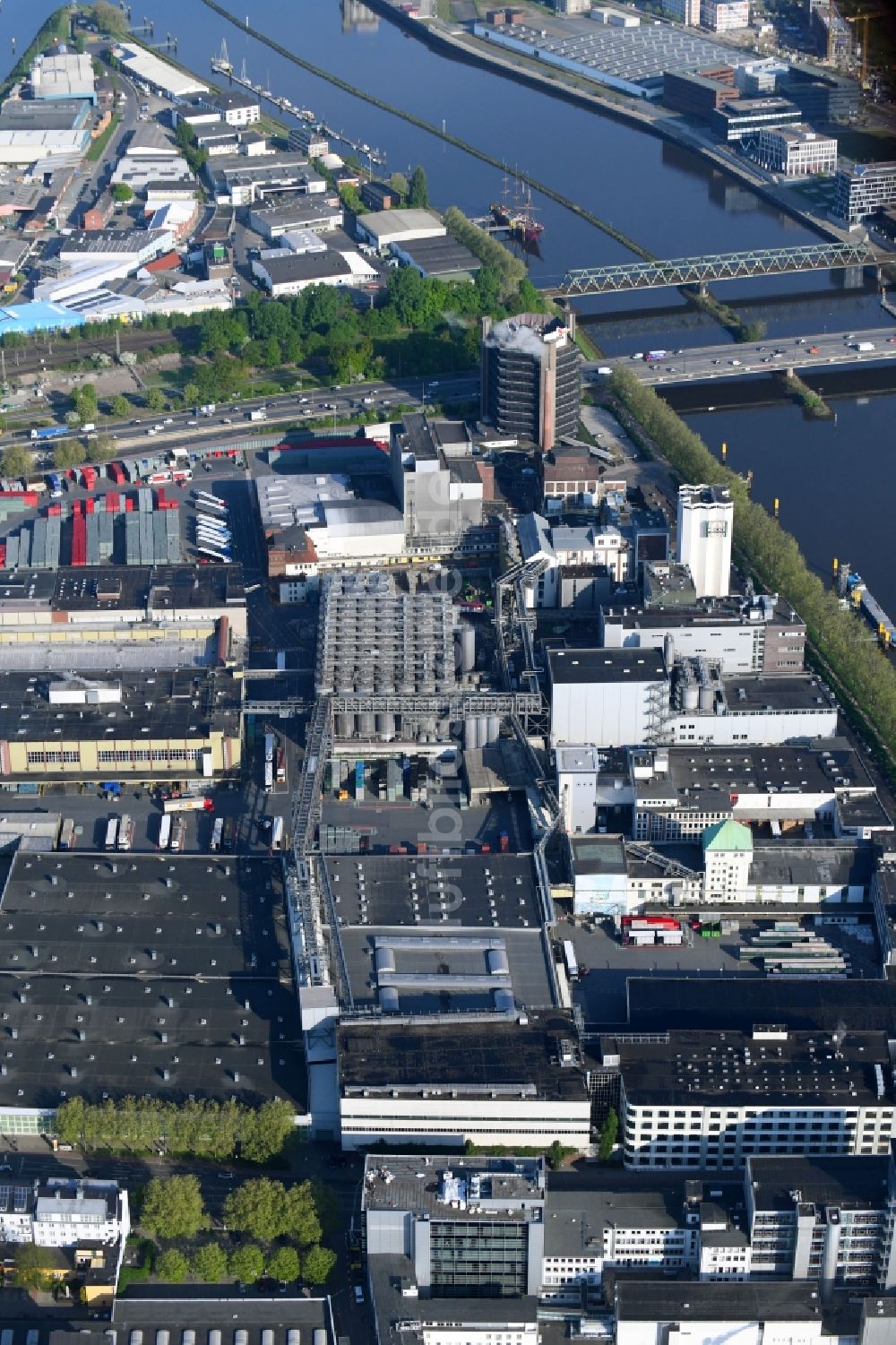 Luftbild Bremen - Bierbrauerei- Werksgelände der Beck GmbH&Co.KG in Bremen, Deutschland