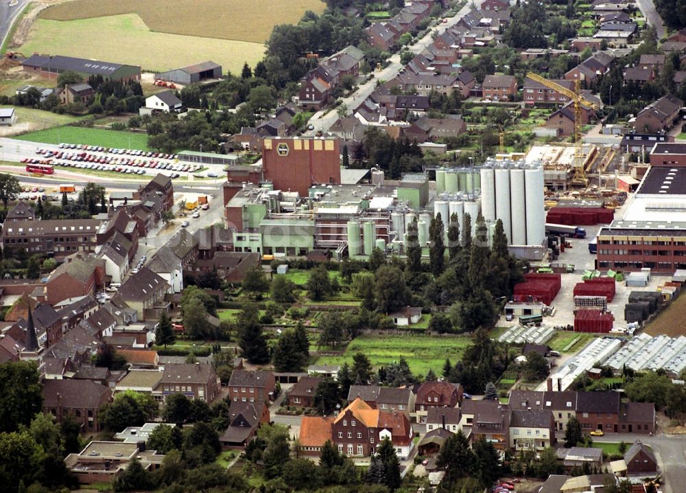 Luftaufnahme Issum - Bierbrauerei- Werksgelände der Brauerei Diebels GmbH & Co. KG in Issum im Bundesland Nordrhein-Westfalen