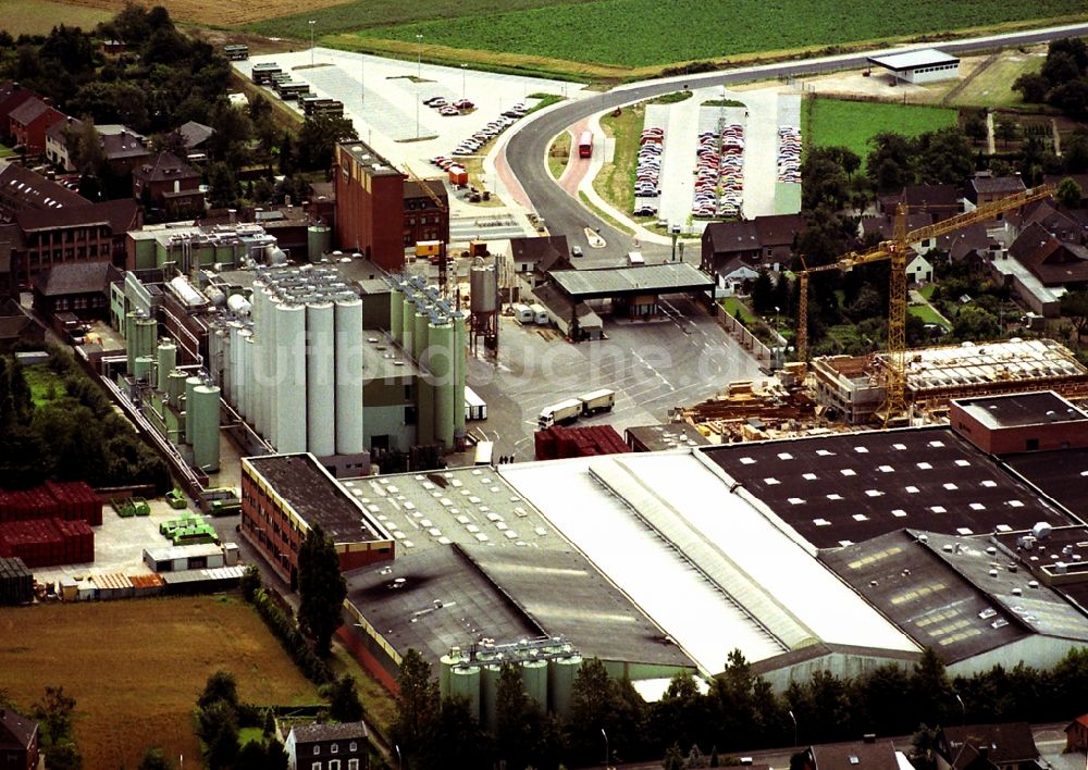 Issum aus der Vogelperspektive: Bierbrauerei- Werksgelände der Brauerei Diebels GmbH & Co. KG in Issum im Bundesland Nordrhein-Westfalen