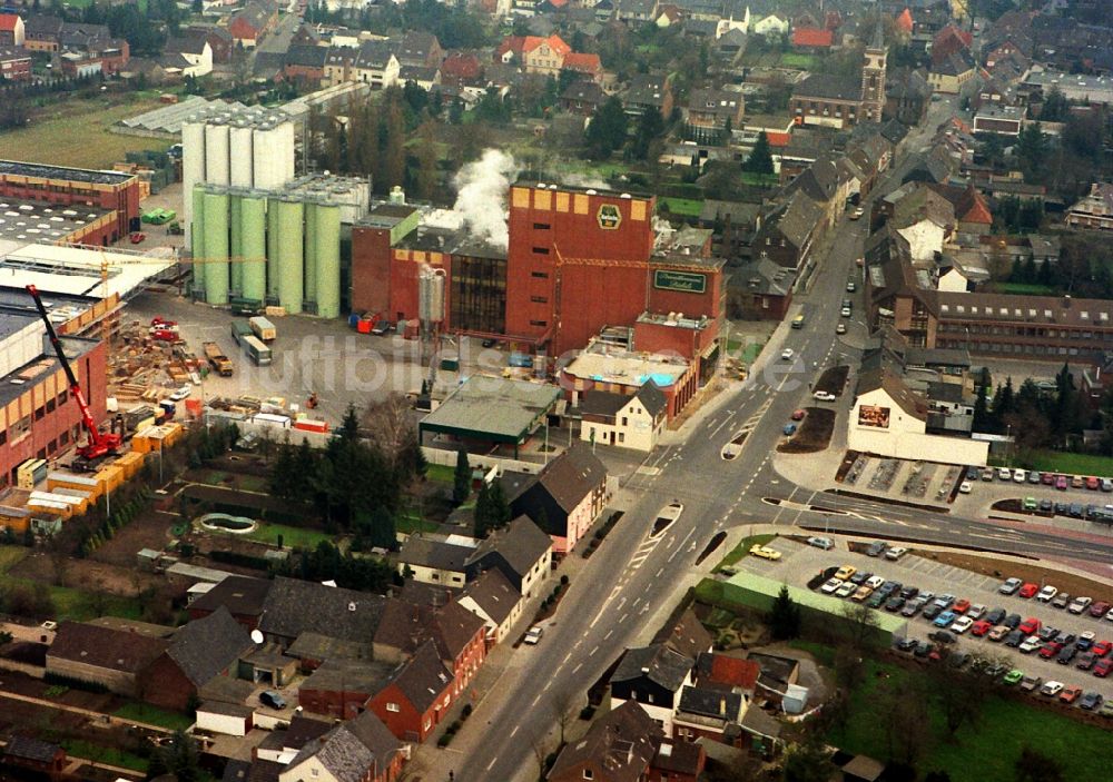 Luftaufnahme Issum - Bierbrauerei- Werksgelände der Brauerei Diebels GmbH & Co. KG in Issum im Bundesland Nordrhein-Westfalen