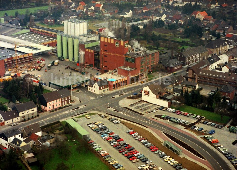 Issum aus der Vogelperspektive: Bierbrauerei- Werksgelände der Brauerei Diebels GmbH & Co. KG in Issum im Bundesland Nordrhein-Westfalen