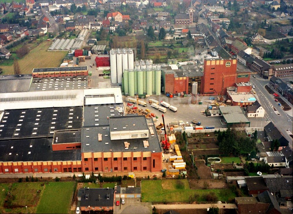 Luftaufnahme Issum - Bierbrauerei- Werksgelände der Brauerei Diebels GmbH & Co. KG in Issum im Bundesland Nordrhein-Westfalen