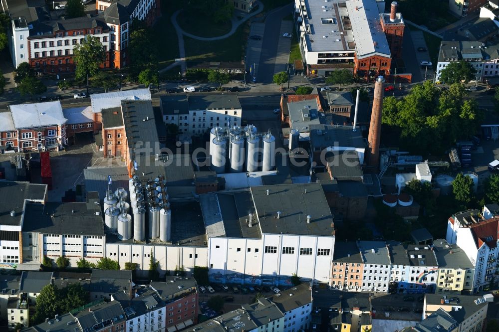 Rostock aus der Vogelperspektive: Bierbrauerei- Werksgelände der Hanseatischen Brauerei Rostock GmbH in Rostock im Bundesland Mecklenburg-Vorpommern, Deutschland