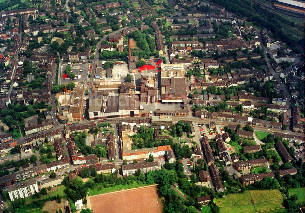 Duisburg von oben - Bierbrauerei- Werksgelände der Königbrauerei an der Friedrich-Ebert-Straße in Duisburg im Bundesland Nordrhein-Westfalen