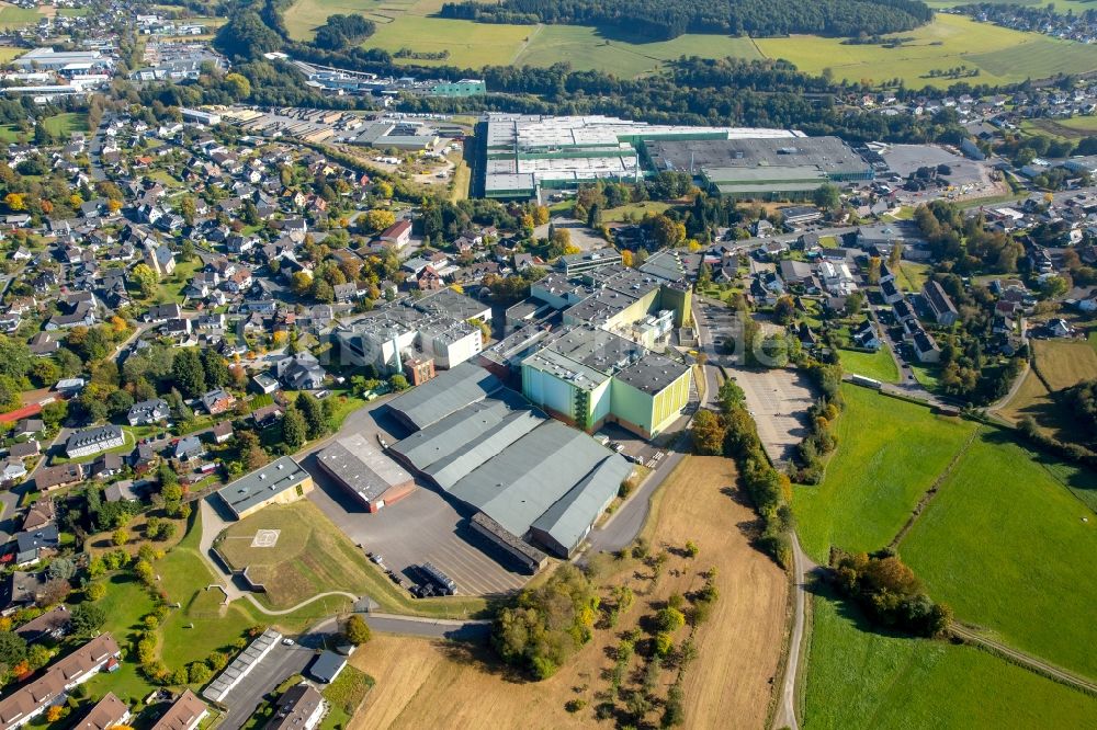 Kreuztal aus der Vogelperspektive: Bierbrauerei- Werksgelände der Krombacher Brauerei in Kreuztal im Bundesland Nordrhein-Westfalen