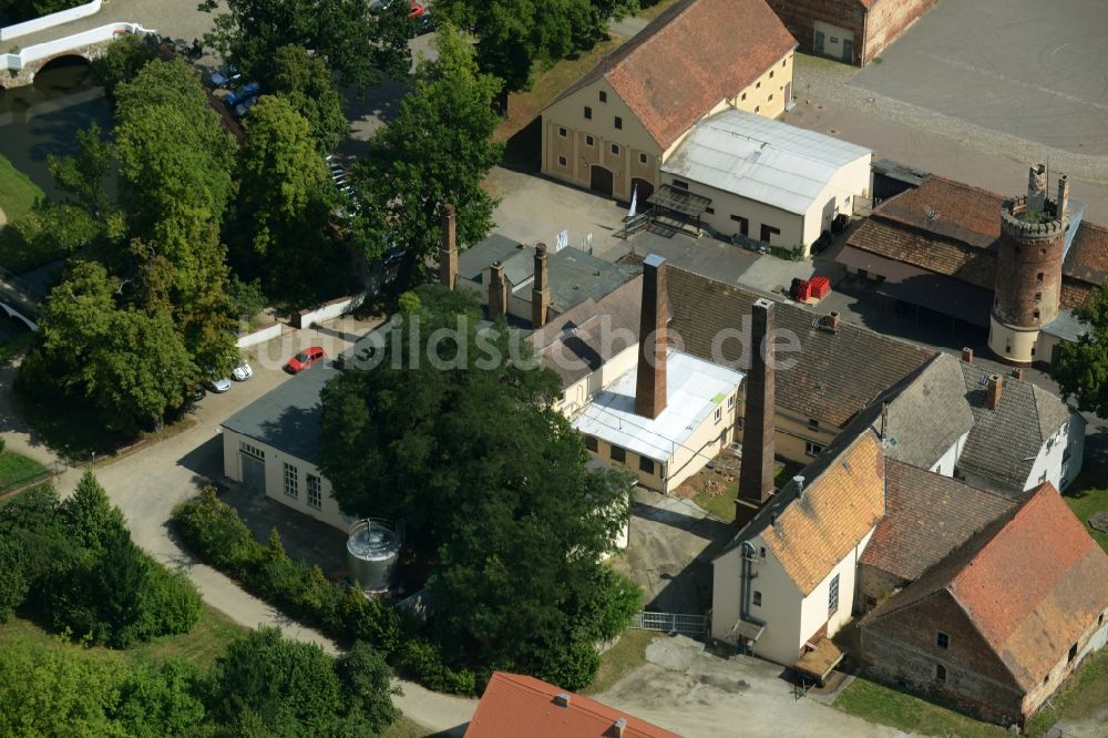 Luckau von oben - Bierbrauerei- Werksgelände der Schlossbrauerei Fürstlich Drehna in Luckau im Bundesland Brandenburg