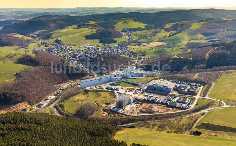 Luftaufnahme Grevenstein - Bierbrauerei- Werksgelände der Veltinsbrauerei in Grevenstein im Bundesland Nordrhein-Westfalen