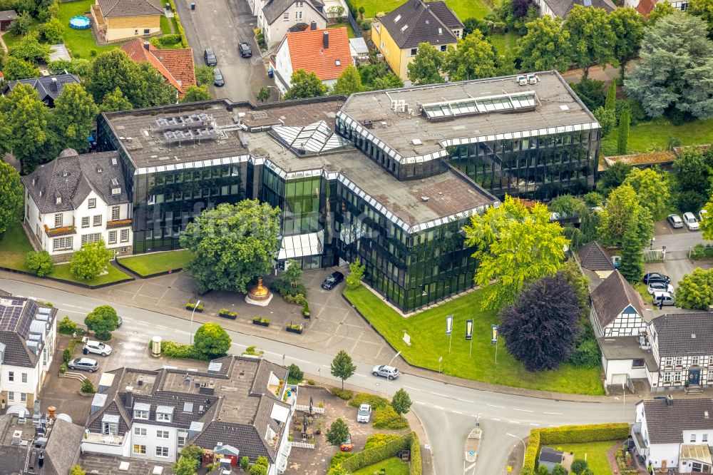 Warstein aus der Vogelperspektive: Bierbrauerei- Werksgelände der Warsteiner Brauerei in Warstein im Bundesland Nordrhein-Westfalen