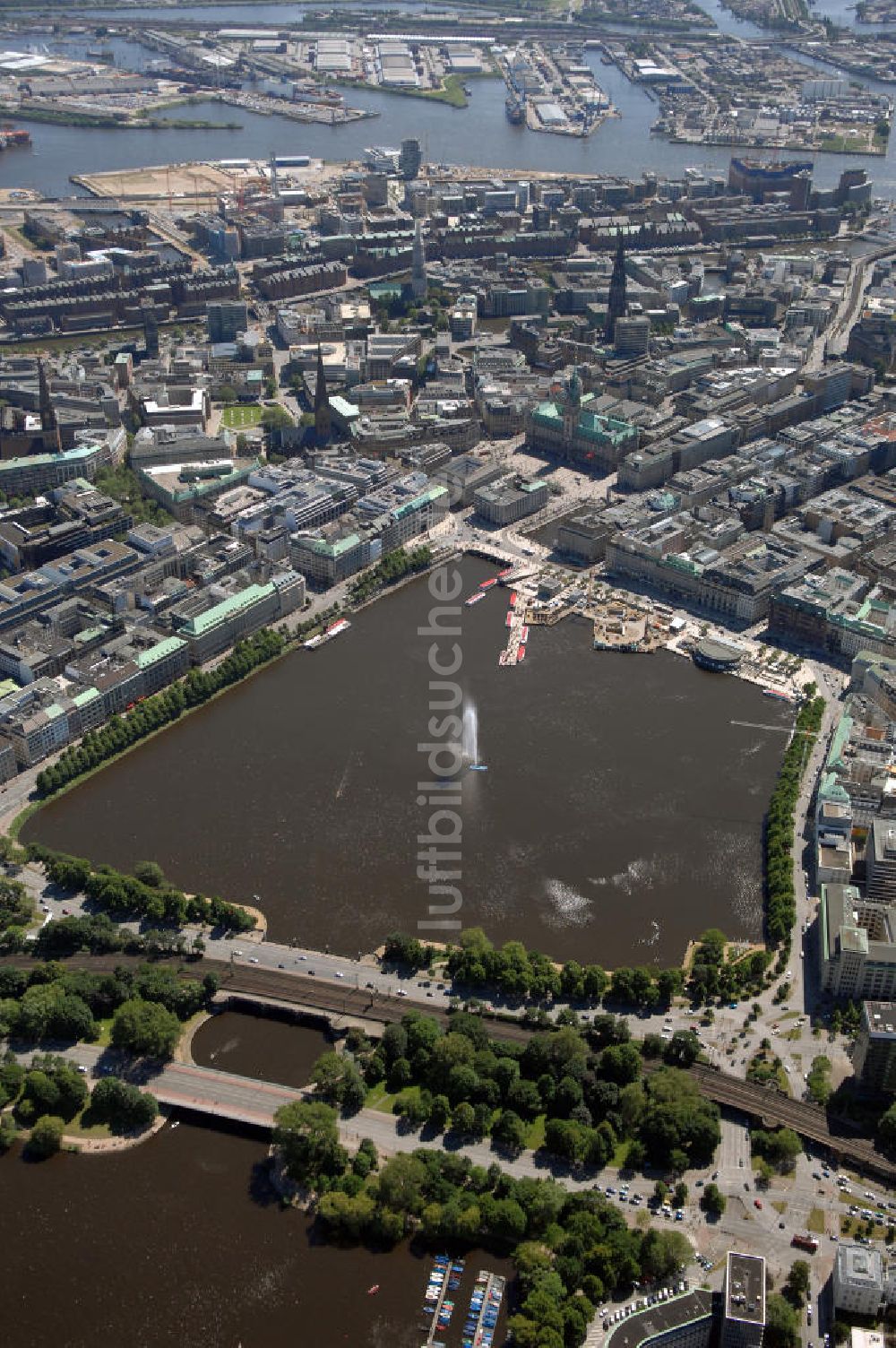 Luftaufnahme HAMBURG - Binnenalster in der Hamburger Altstadt