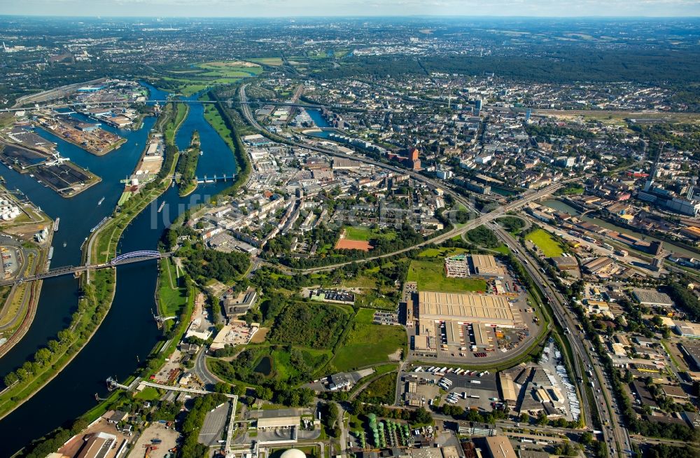 Luftbild Duisburg - Binnenhafen duisport und Innenhafen Duisburg am Ufer des Flusses Ruhr im Norden von Duisburg im Bundesland Nordrhein-Westfalen