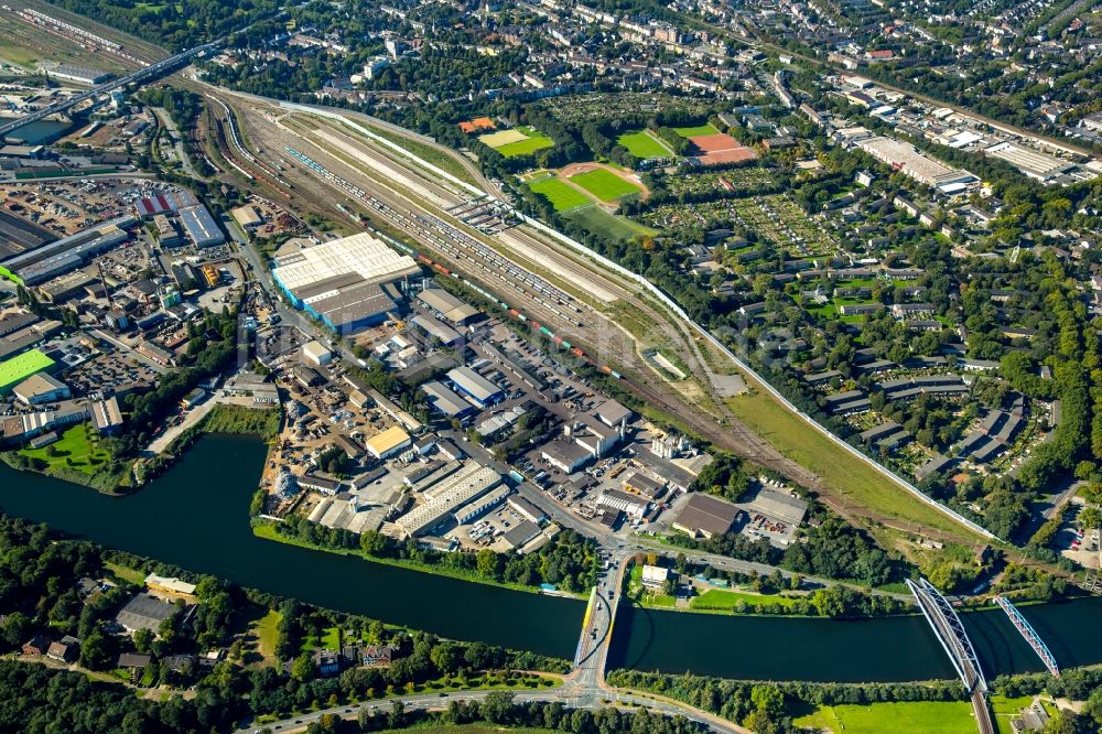 Duisburg aus der Vogelperspektive: Binnenhafen duisport am Ufer des Flusses Ruhr im Norden von Duisburg im Bundesland Nordrhein-Westfalen