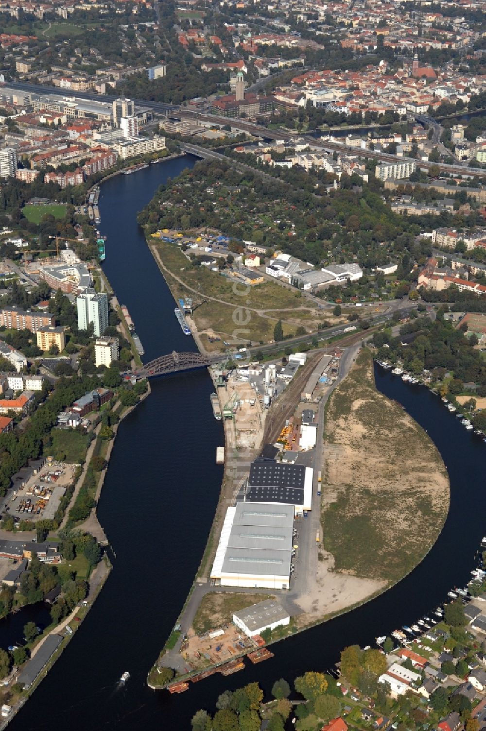 Berlin von oben - Binnenhafen Südhafen in Berlin, Deutschland