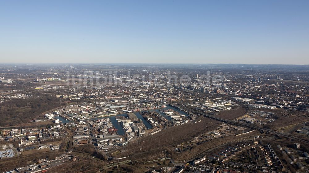 Dortmund aus der Vogelperspektive: Binnenschiffahrtszentrum Dortmunder Hafen in Dortmund im Bundesland Nordrhein-Westfalen