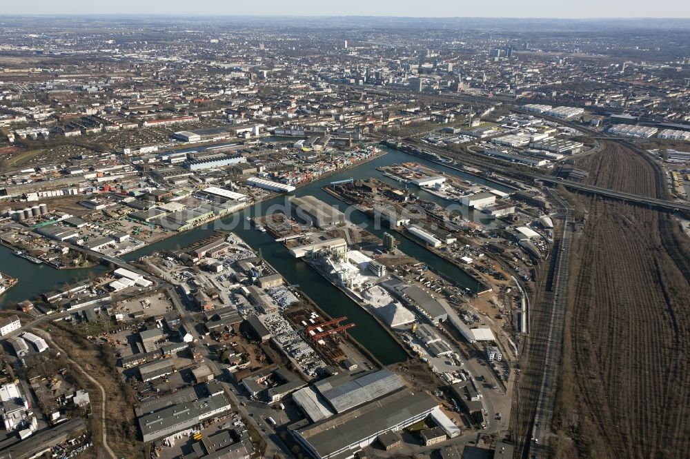 Dortmund von oben - Binnenschiffahrtszentrum Dortmunder Hafen in Dortmund im Bundesland Nordrhein-Westfalen