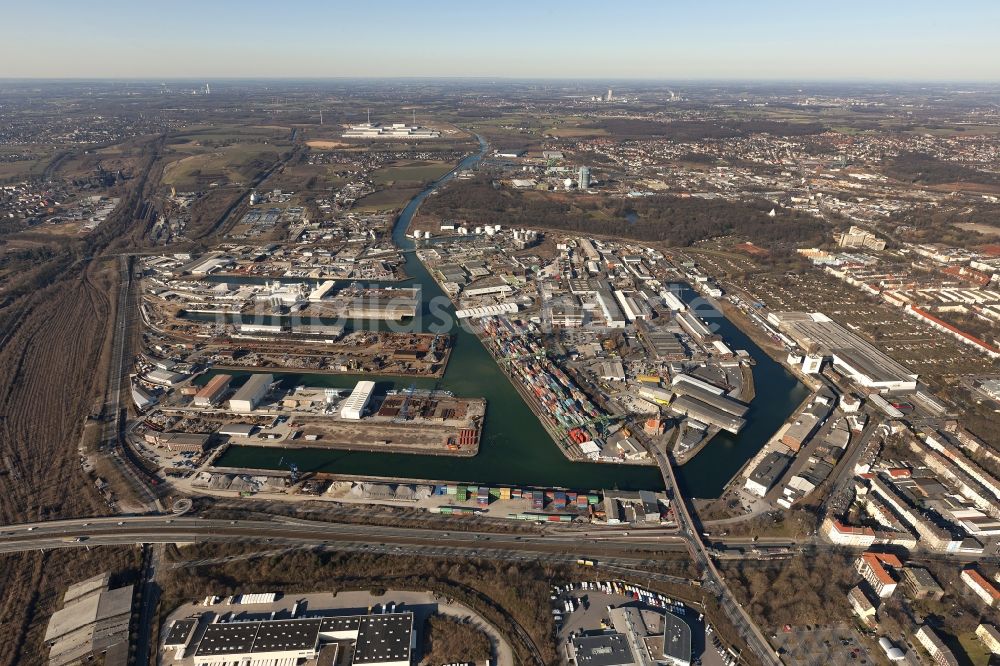 Dortmund aus der Vogelperspektive: Binnenschiffahrtszentrum Dortmunder Hafen in Dortmund im Bundesland Nordrhein-Westfalen