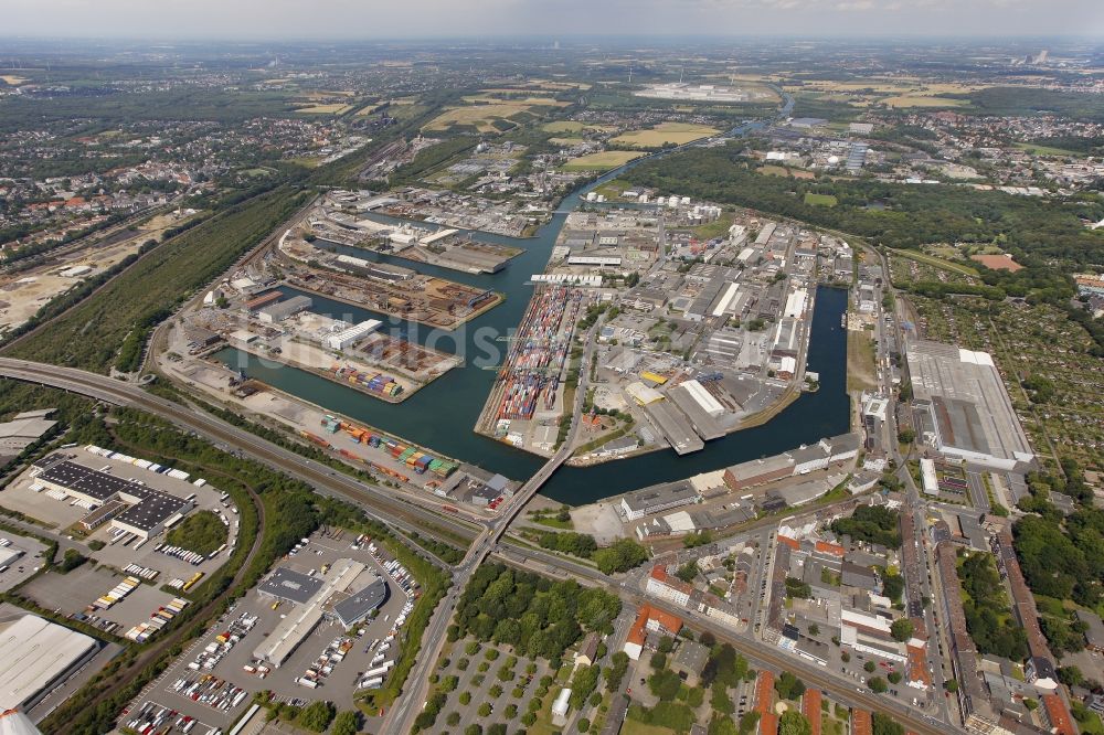 Dortmund von oben - Binnenschiffahrtszentrum Dortmunder Hafen in Dortmund im Bundesland Nordrhein-Westfalen