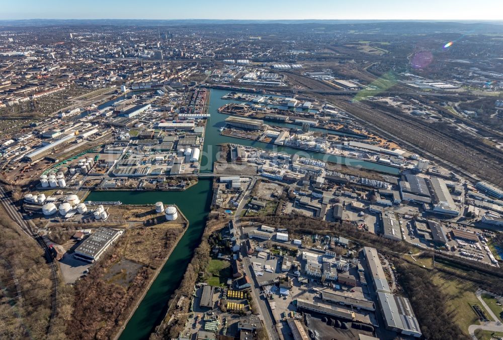 Dortmund von oben - Binnenschiffahrtszentrum Dortmunder Hafen in Dortmund im Bundesland Nordrhein-Westfalen