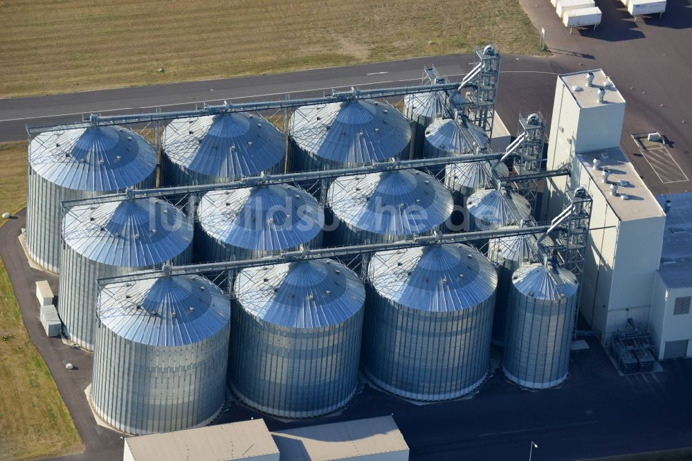 Magdeburg aus der Vogelperspektive: Bio- Diesel Speicher- Tankanlage in Magdeburg im Bundesland Sachsen-Anhalt