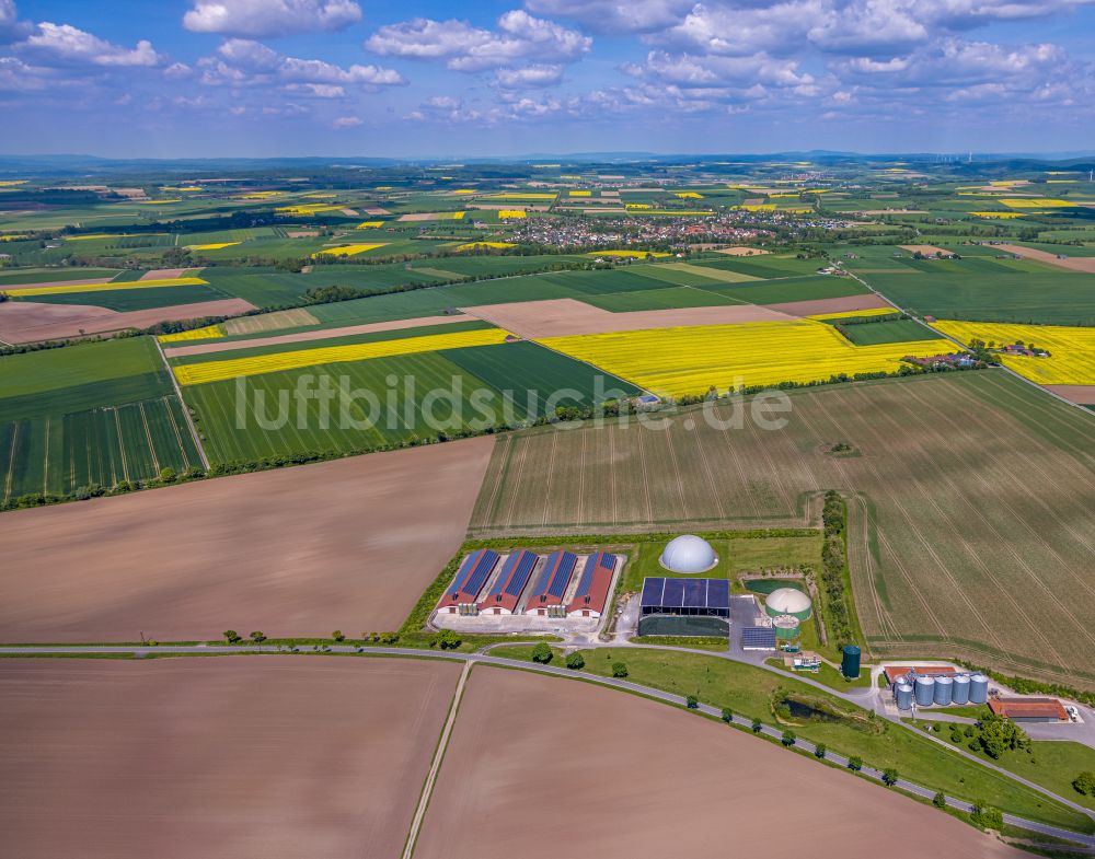 Körbecke aus der Vogelperspektive: Biogasspeicher- Behalter im Biogaspark in Körbecke im Bundesland Nordrhein-Westfalen, Deutschland