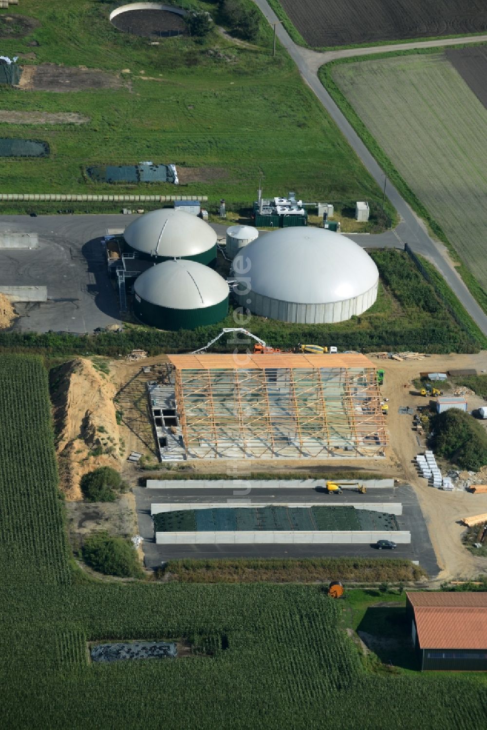 Kleinburgwedel von oben - Biogasspeicher- Behälter im Biogaspark in Kleinburgwedel im Bundesland Niedersachsen