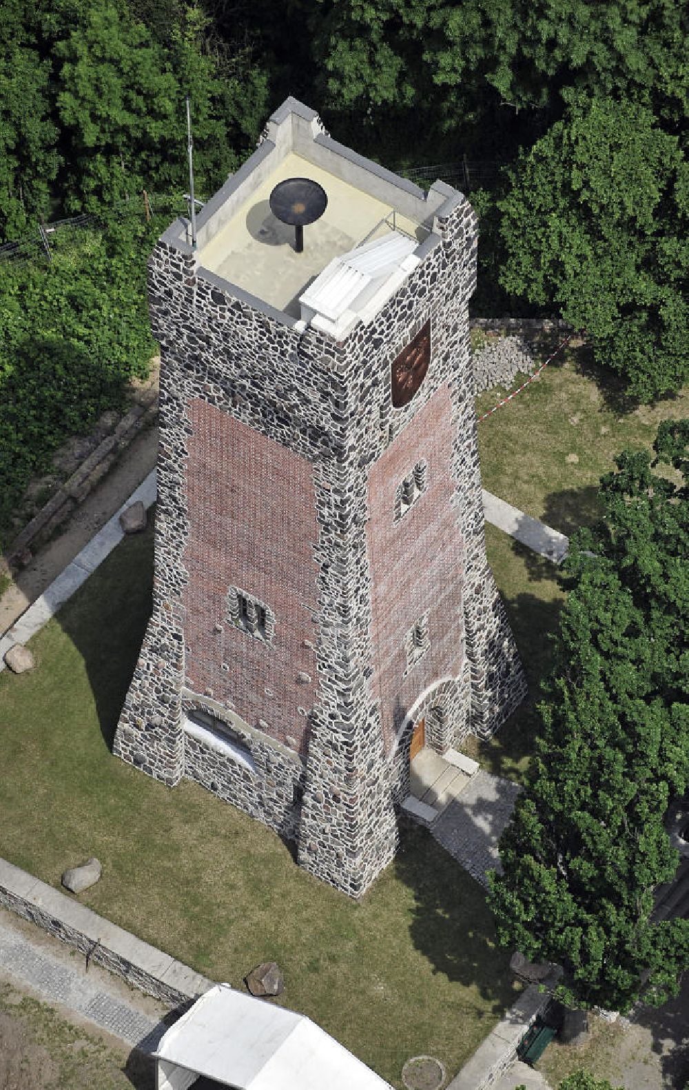 Burg von oben - Bismarck-Turm Burg