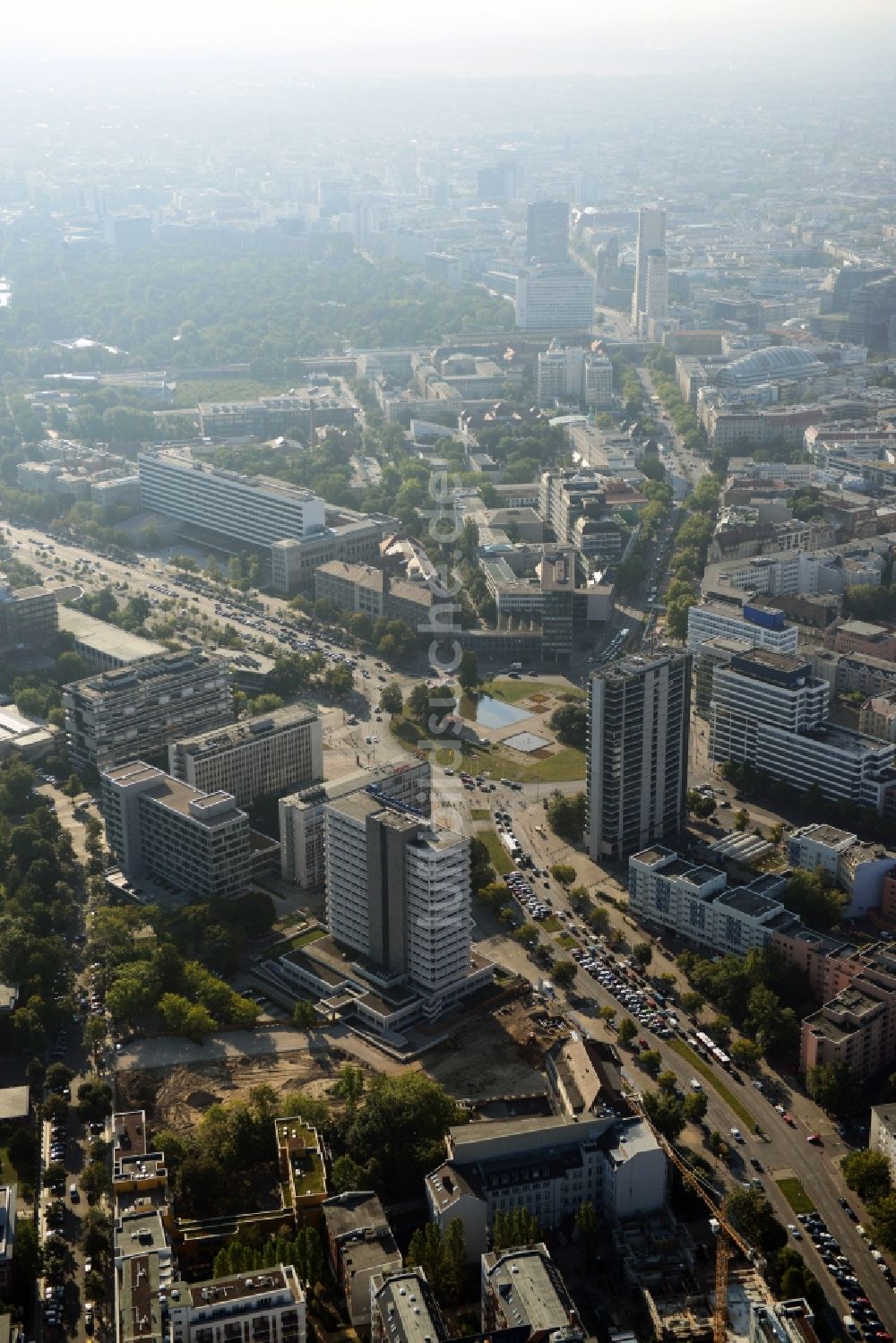 Luftbild Berlin - Bismarckstraße - Straße des 17.Juni - Otto-Suhr-Allee an der Wohn- und Geschäftsgegend am Ernst-Reuter-Platz in Berlin Charlottenburg