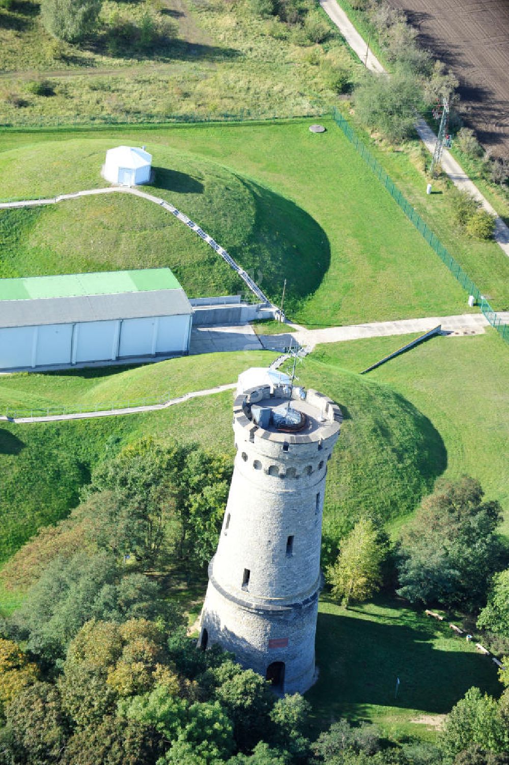 Luftaufnahme Calbe - Bismarckturm auf dem Wartenberg bei Calbe in Sachsen-Anhalt