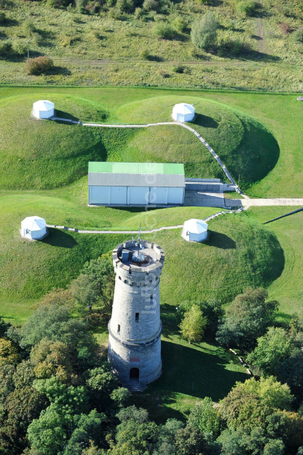 Calbe von oben - Bismarckturm auf dem Wartenberg bei Calbe in Sachsen-Anhalt