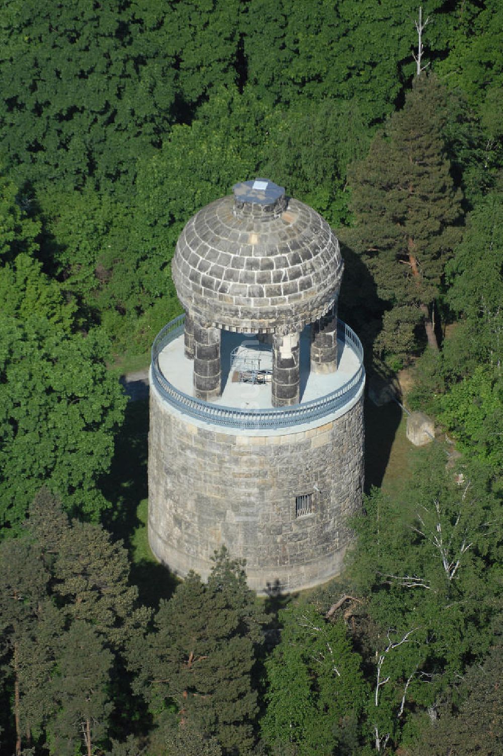 HALBERSTADT aus der Vogelperspektive: Bismarkturm im Landschaftsschutzpark Spiegelsberge in Halberstadt