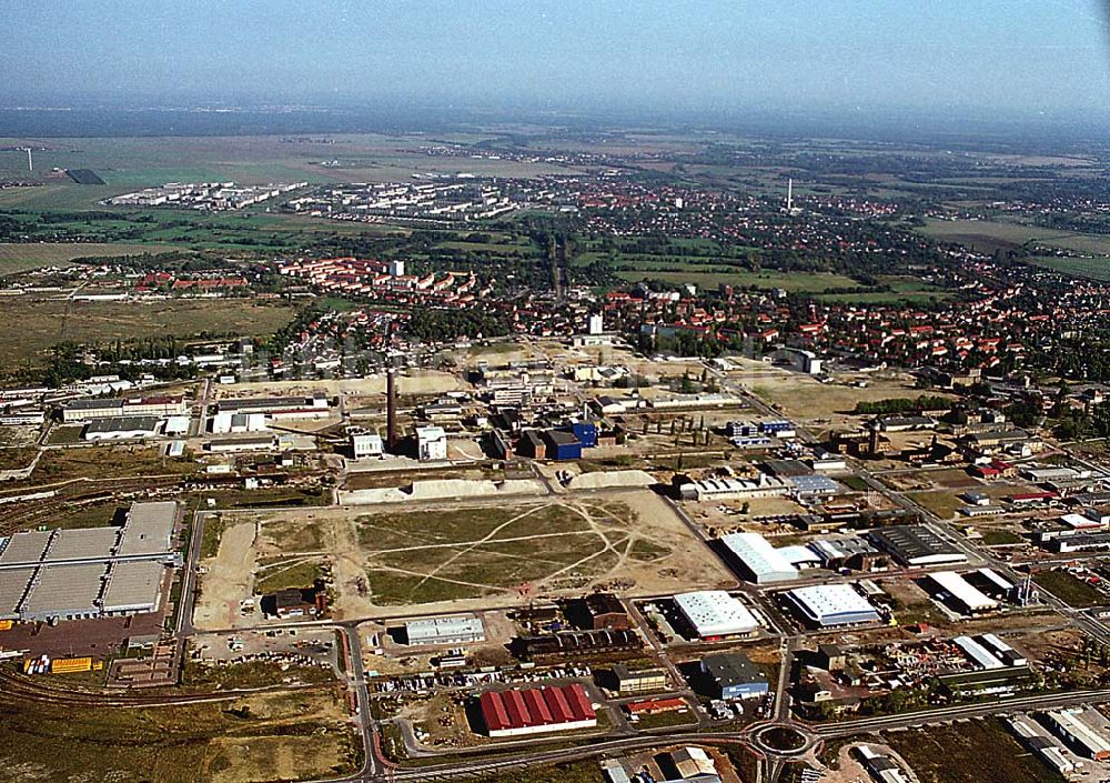 Bitterfeld/ Sachsen-Anhalt von oben - Bitterfeld/ Sachsen-Anhalt 21.09.2003 Industriegebiet Südwest