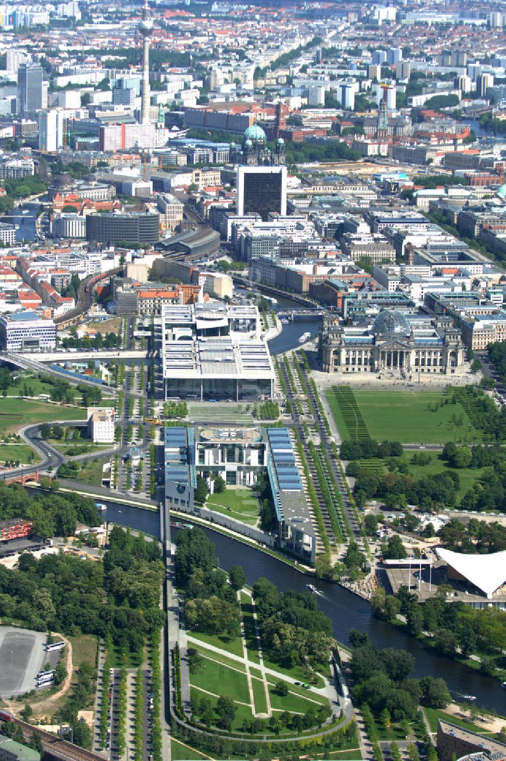 Luftbild Berlin - BKA Bundeskanzleramt im Regierungsviertel am Tiergarten