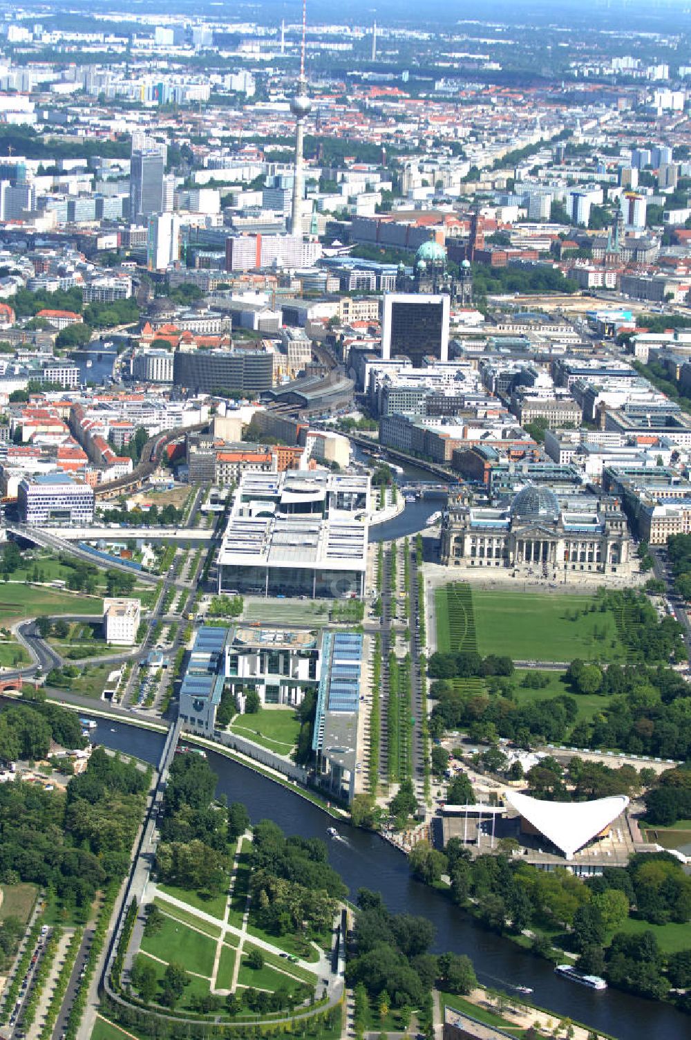 Berlin von oben - BKA Bundeskanzleramt im Regierungsviertel am Tiergarten