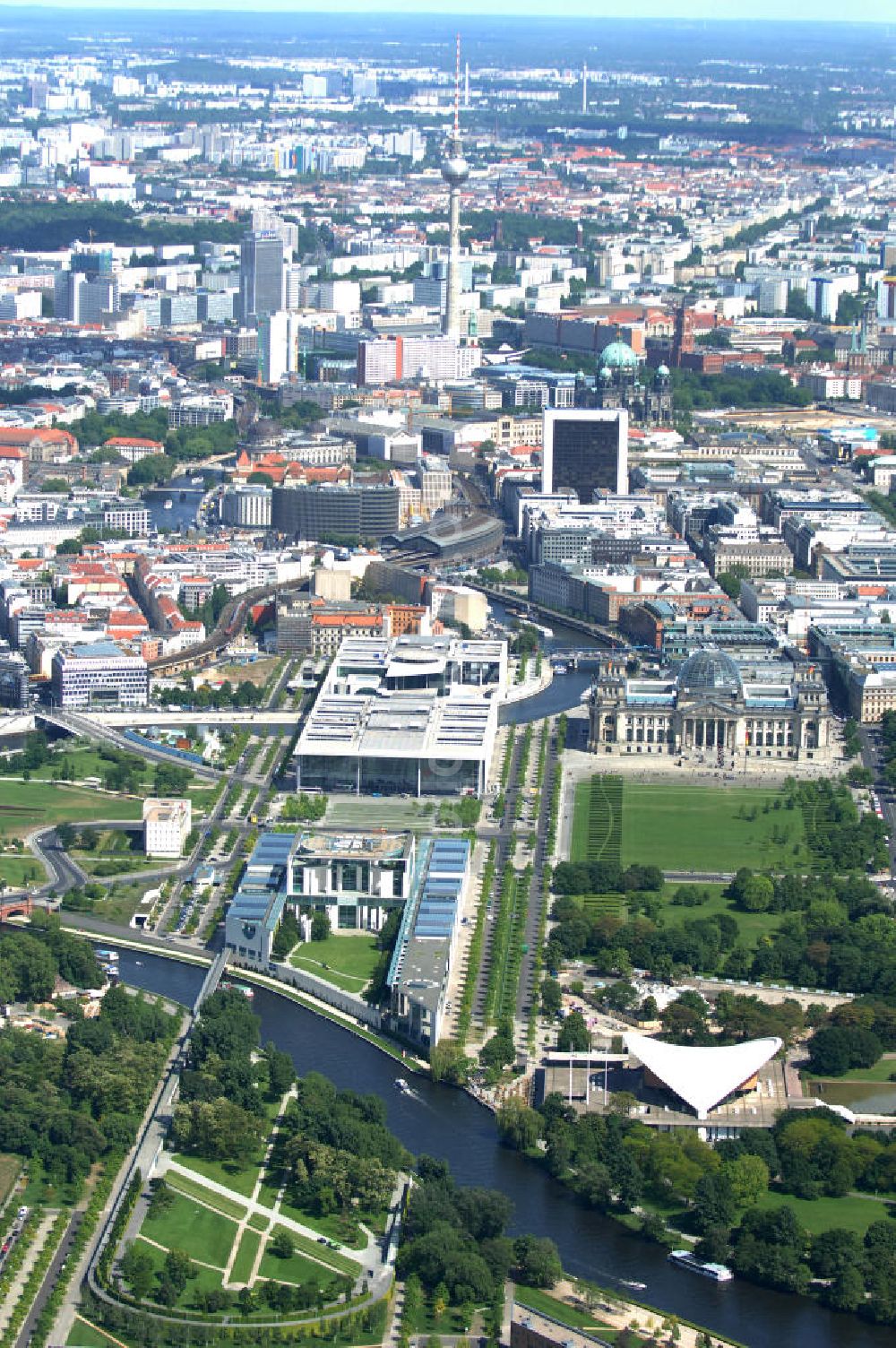 Berlin aus der Vogelperspektive: BKA Bundeskanzleramt im Regierungsviertel am Tiergarten