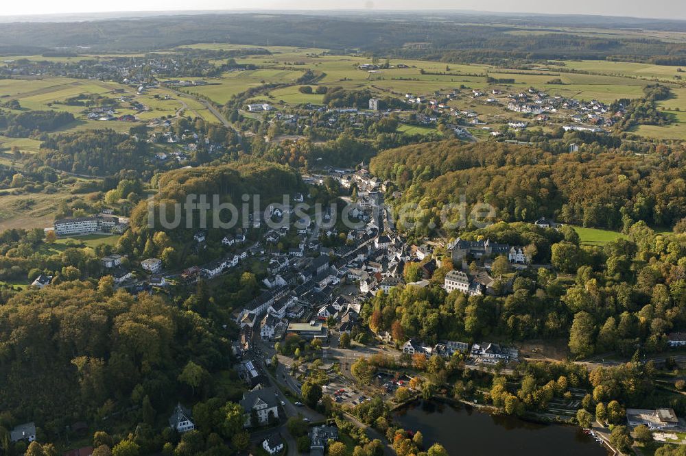 Luftbild Blankenheim - Blankenheim mit dem historischen Ortskern und die Burg Blankenheim