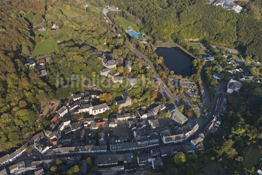 Luftaufnahme Blankenheim - Blankenheim mit dem historischen Ortskern und die Burg Blankenheim