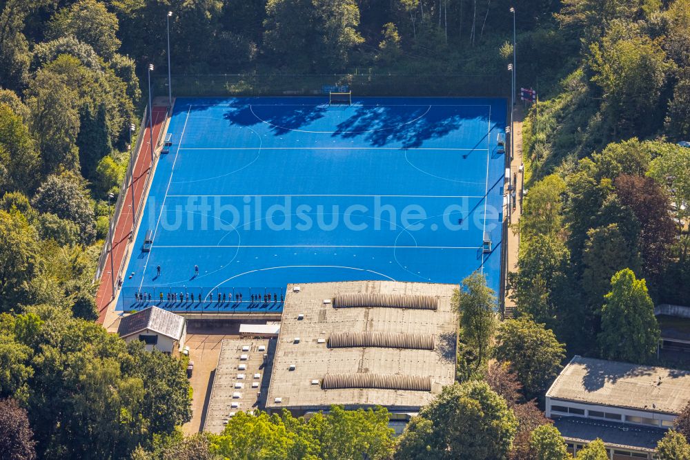 Luftaufnahme Velbert - Blau- farbiger Hockeyplatz- Sportanlage des Hockey Club Rot-Weiss 1922 e. V. Velbert in Velbert im Bundesland Nordrhein-Westfalen, Deutschland