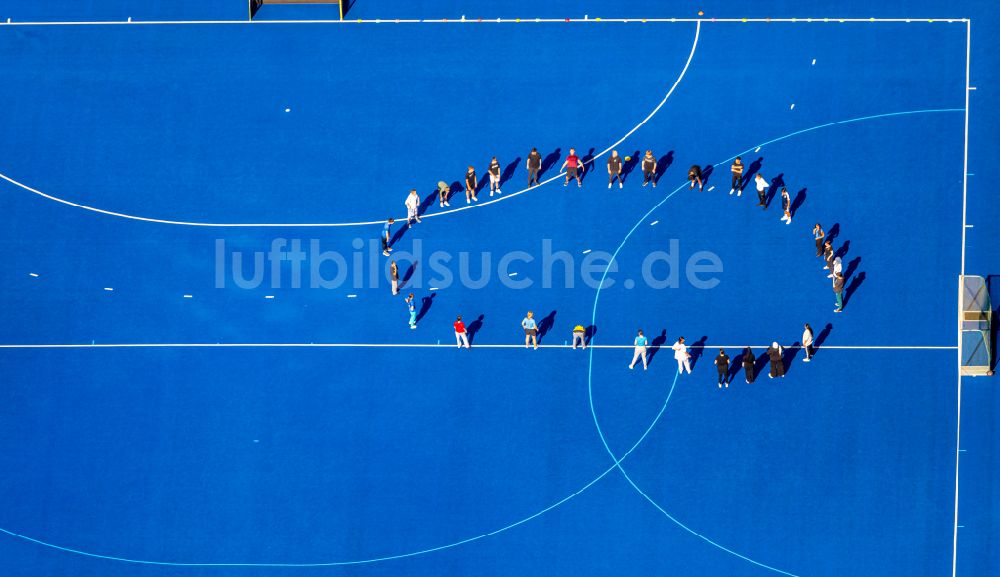 Luftaufnahme Velbert - Blau- farbiger Hockeyplatz- Sportanlage des Hockey Club Rot-Weiss 1922 e. V. Velbert in Velbert im Bundesland Nordrhein-Westfalen, Deutschland